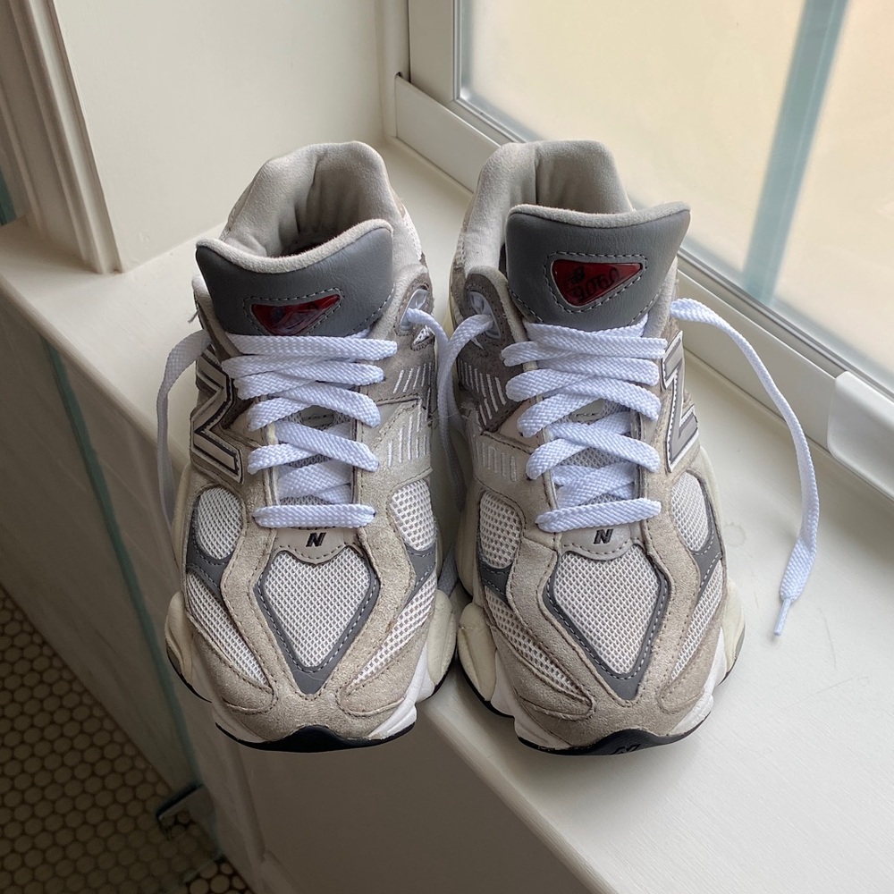 New Balance 9060 Sneakers Women’s 6.5